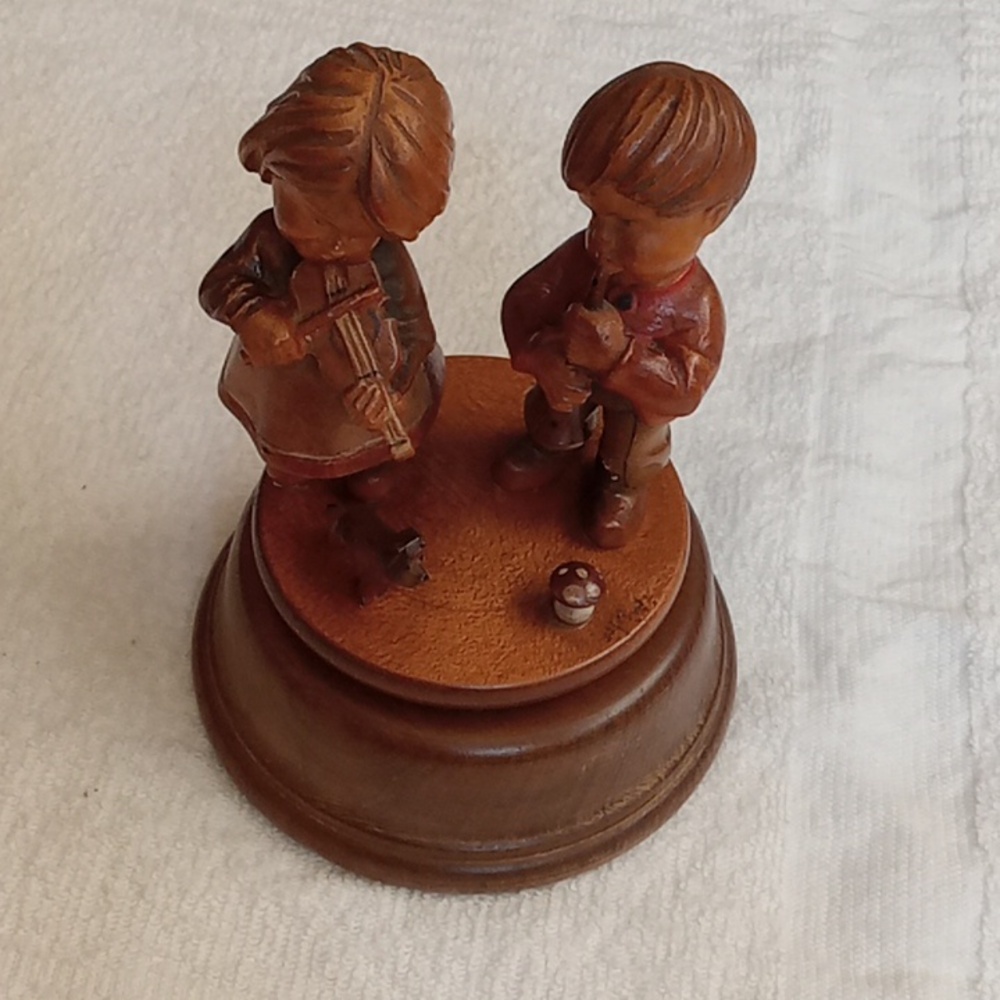 Edelweiss Swiss musical wood girl playing violin boy playing clarinet
